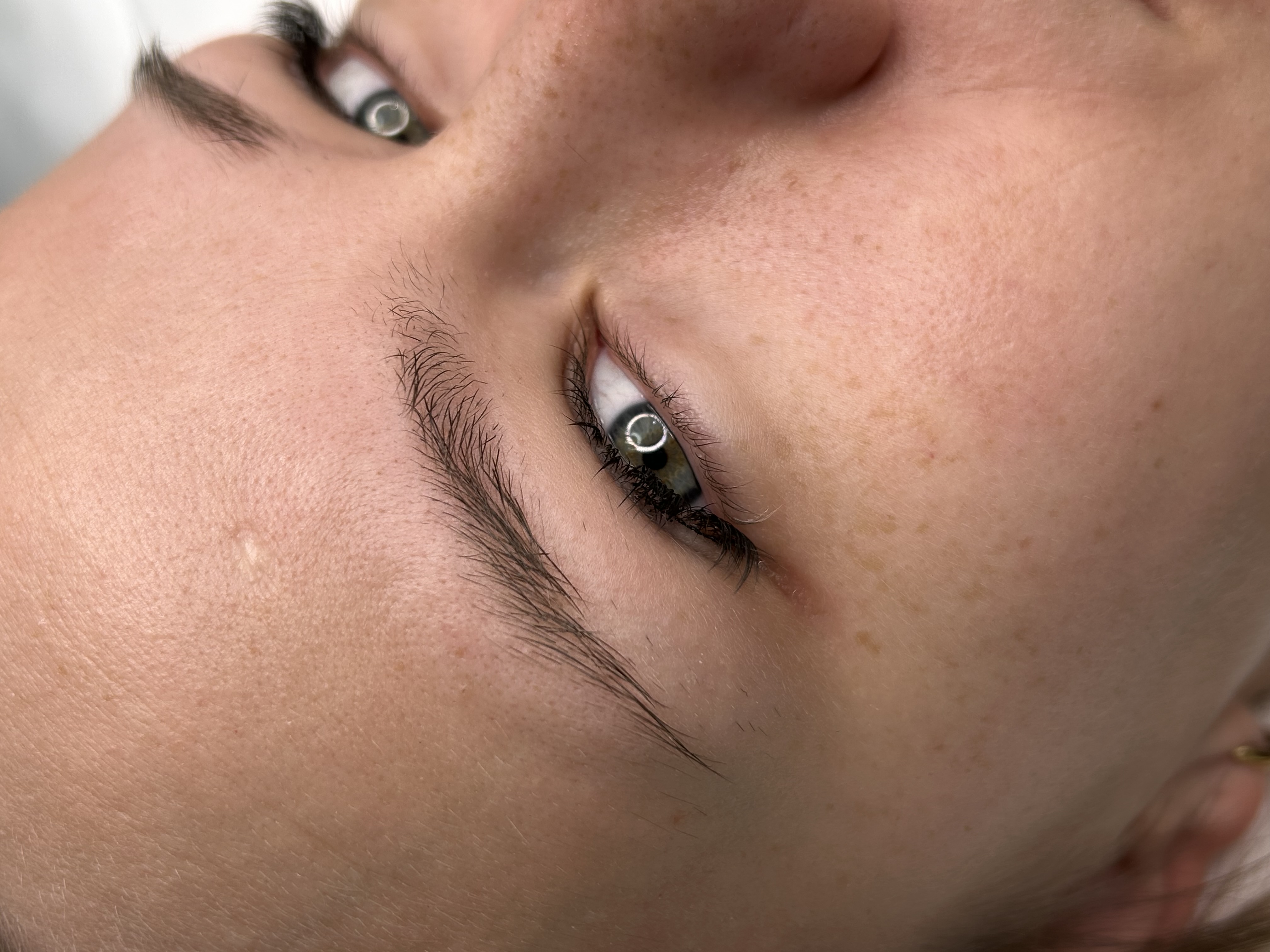 Cejas antes de micropigmentación pelo a pelo